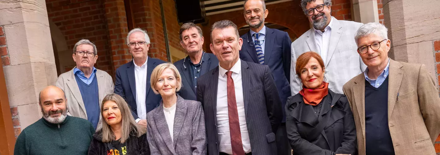 Foto de familia: el Instituto Cervantes abre una Cátedra Cervantes en la Queen’s University en Belfast