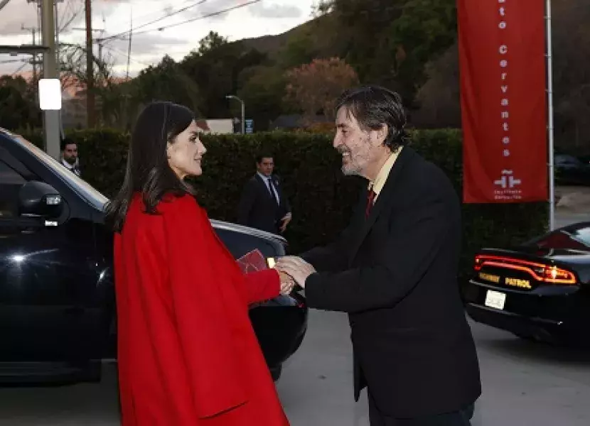 La Reina saluda al director del Cervantes, Luis García Montero. La Reina saluda al director del Cervantes, Luis García Montero.