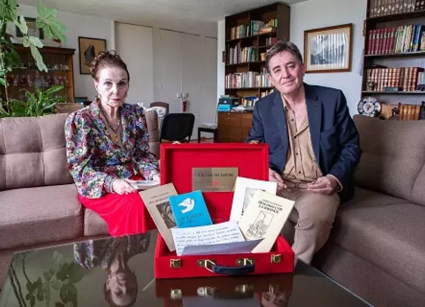 Carmen Castellote entrega a Luis García Montero un legado poético