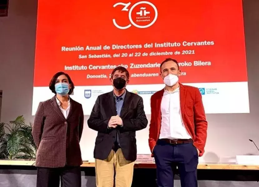 Luis García Montero, Irene Larraza y Denis Itxaso
