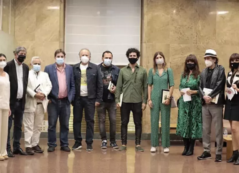 Foto de familia de todos los participantes