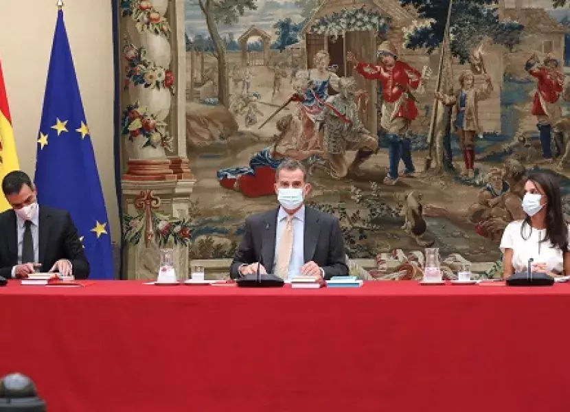 Don Felipe y Doña Letizia y el presidente del Gobierno, Pedro Sánchez