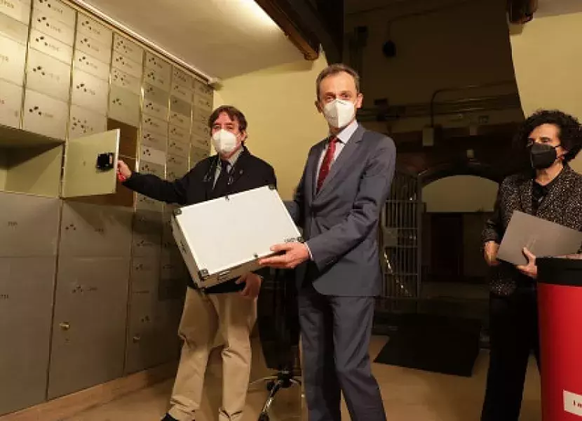 Pedro Duque mostrando el legado