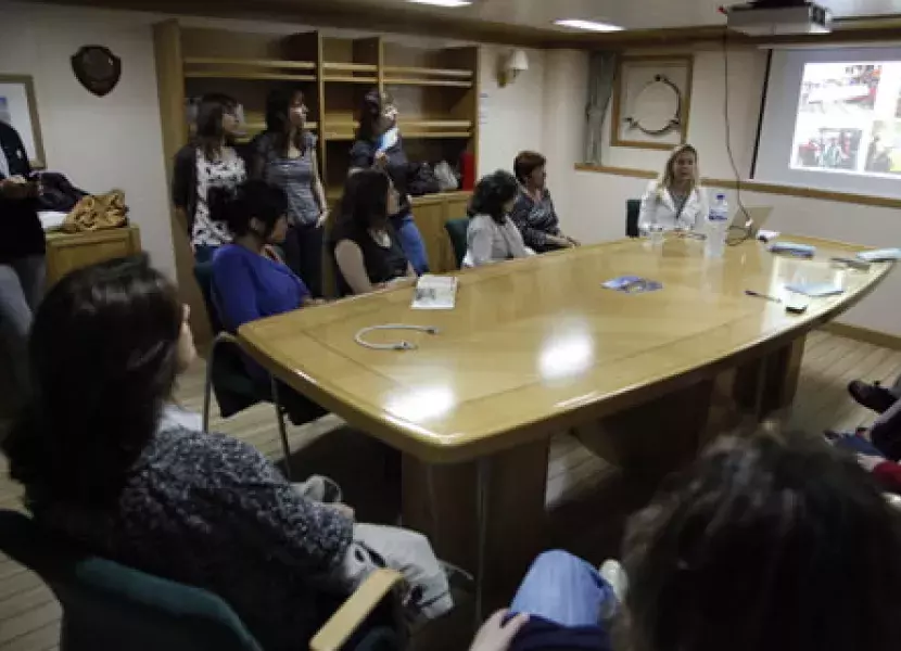 Sandra Rebok, investigadora del Área de Cultura del CSIC y vicecomisaria de la exposición "España explora: Malaspina 2010"