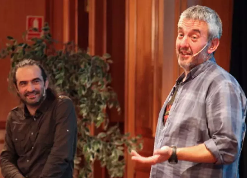 El café-teatro se acercó lúdicamente a los secretos de la mente