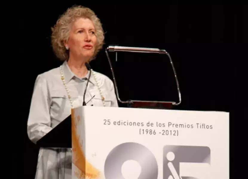 Reyes Lluch, secretaria del Jurado de los Premios Tiflos, abre el acto