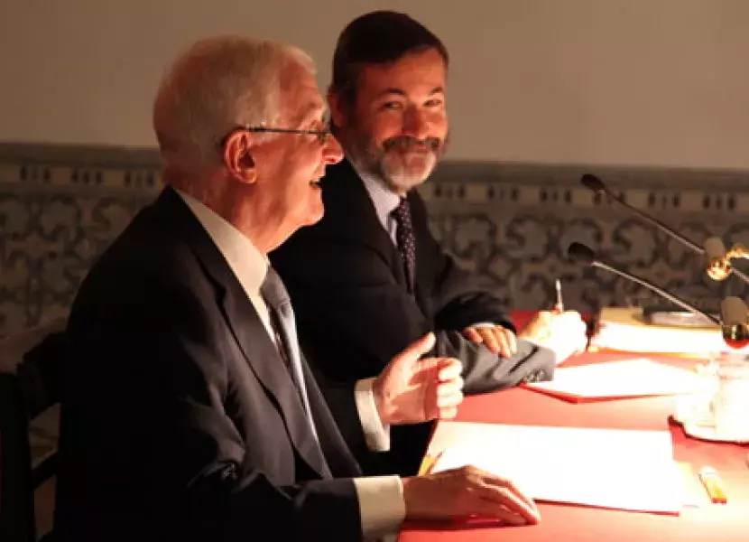 El director del Instituto Cervantes y el secretario general durante la rueda de prensa previa al Patronato