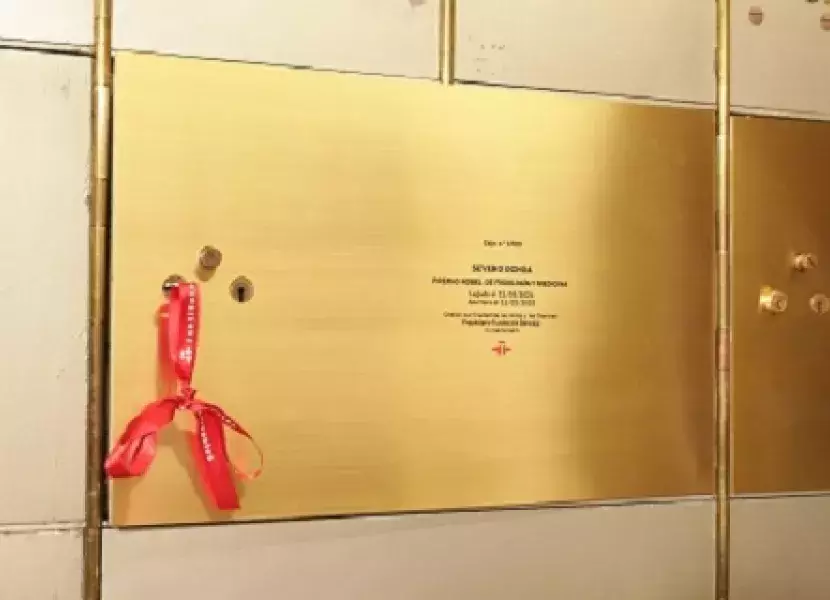 Caja que contiene el Legado in memoriam de Severo Ochoa
