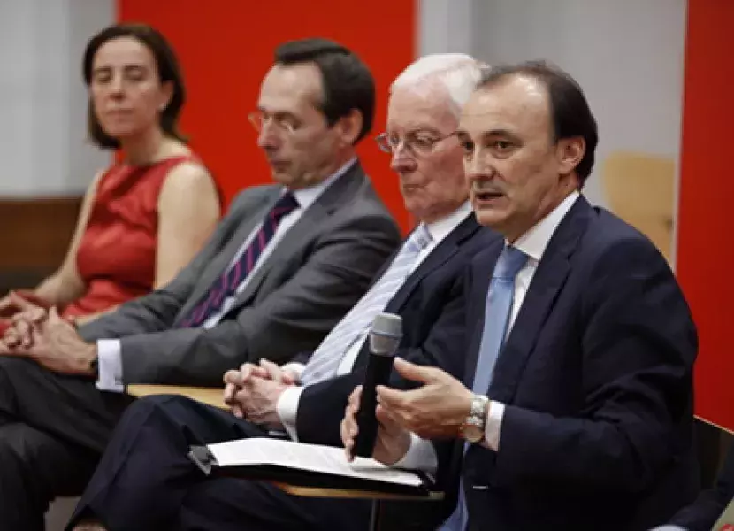 Jesús Manuel Gracia Aldaz durante su ponencia sobre política exterior