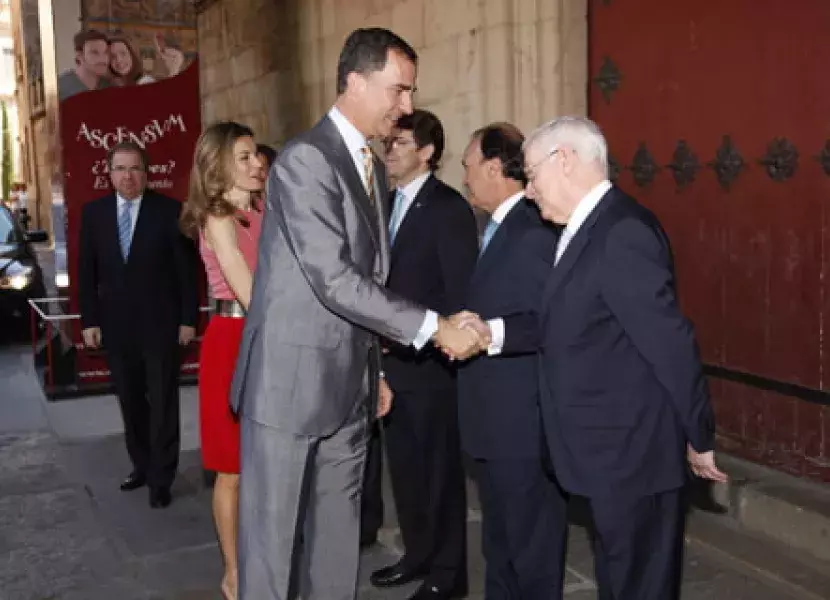El director del Instituto Cervantes recibe a los Príncipes de Asturias