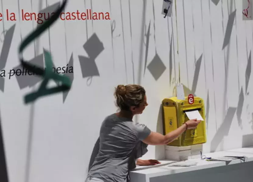 Los asistentes al Cervantes de París podrán enviar "hojas de parra"