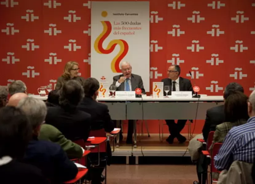 La principal amenaza para el empleo correcto del español es el escaso nivel de lectura