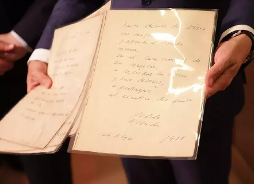 El manuscrito original de Neruda