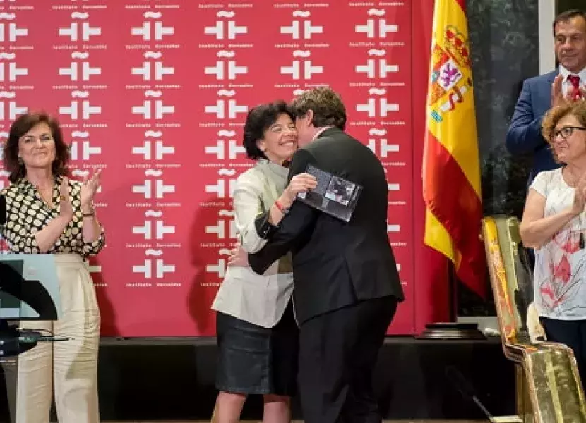 María Isabel Celaá, felicita al director del Cervantes, Luis García Montero