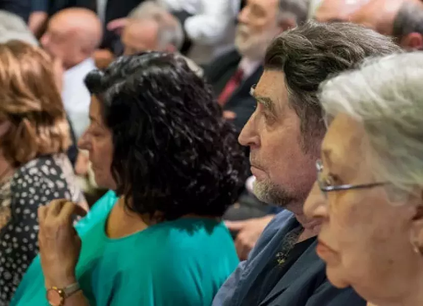 Entre los invitados