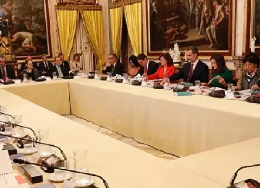 Sus Majestades los Reyes presiden la reunión
