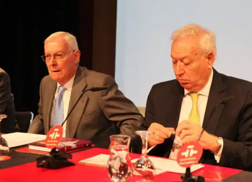 el ministro de Asuntos Exteriores, García Margallo, junto al director del Cervantes, Víctor García de la Concha