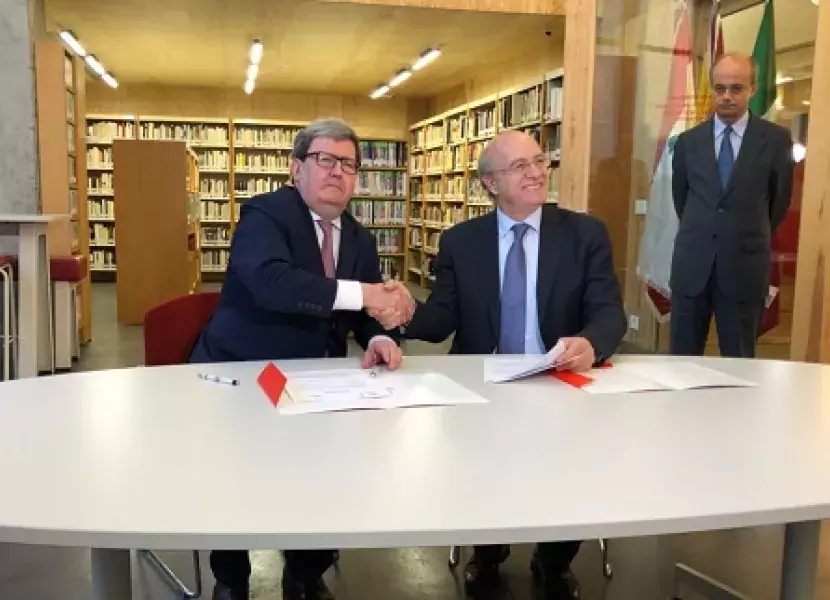 El director del Instituto Cervantes, Juan Manuel Bonet, y el ministro libanés de Cultura, Ghattas Khoury