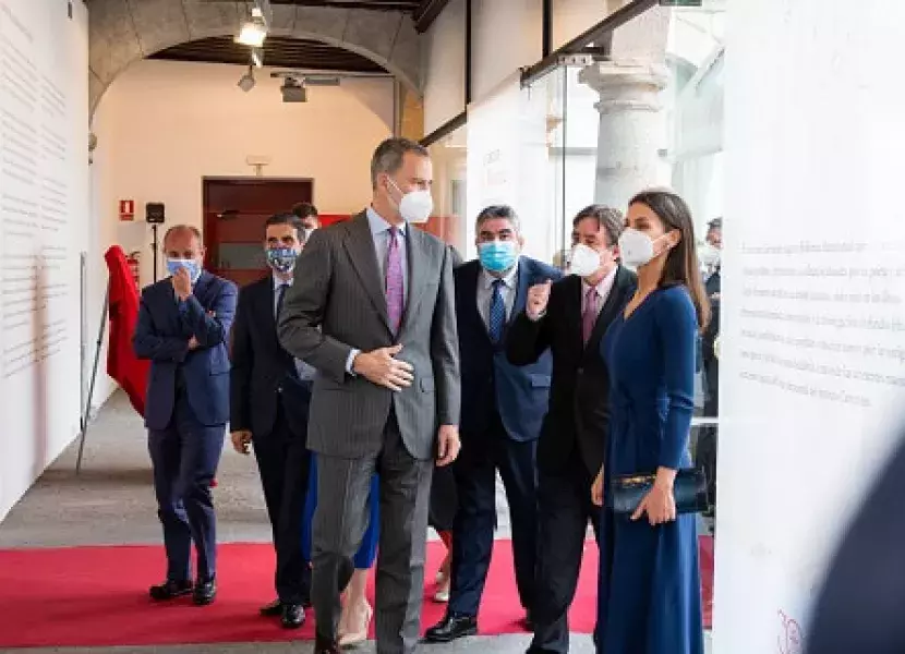 Don Felipe y Doña Letizia han recorrido una parte de la Biblioteca Patrimonial del Instituto Cervantes