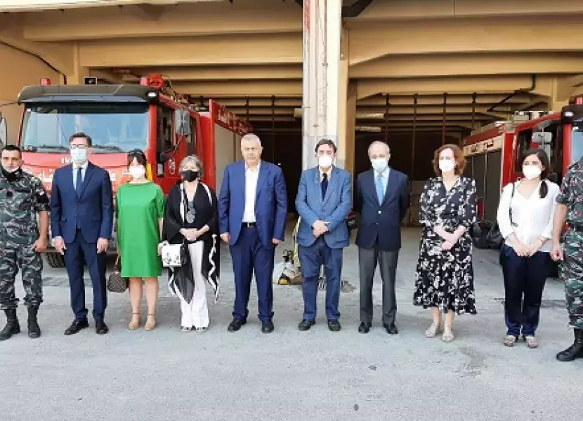 Con bomberos