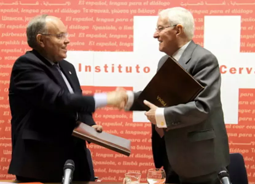 El director del Cervantes y el rector de la Menéndez Pelayo