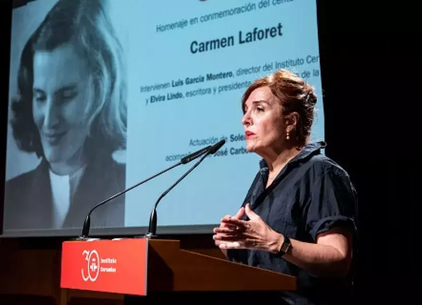 La novelista Elvira Lindo