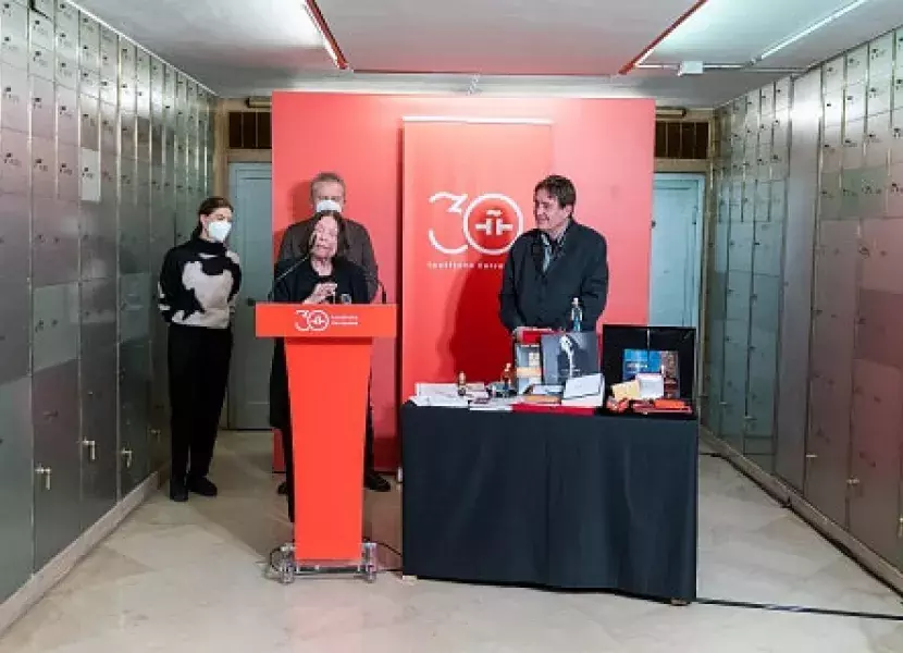 Hablando en la caja
