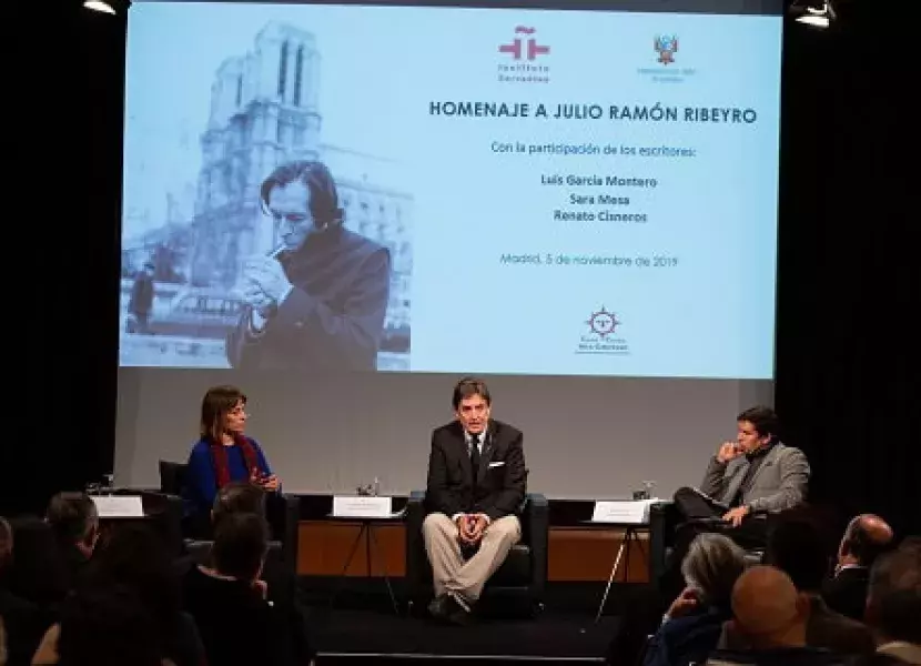 Diálogo para finalizar el homenaje