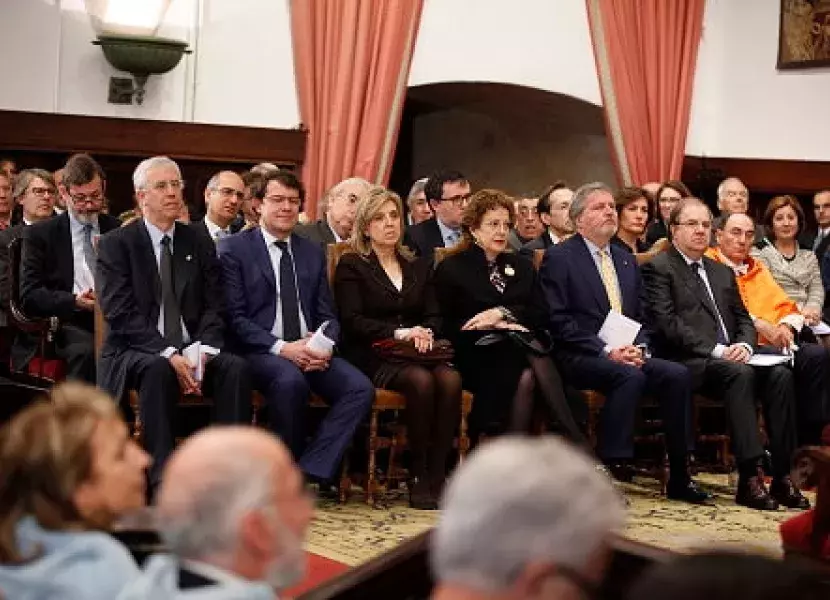 Primeras filas de autoridades presentes en la entrega