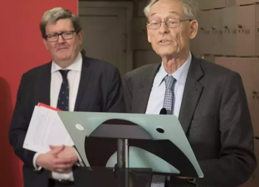 Durante el discurso de John H. Elliott