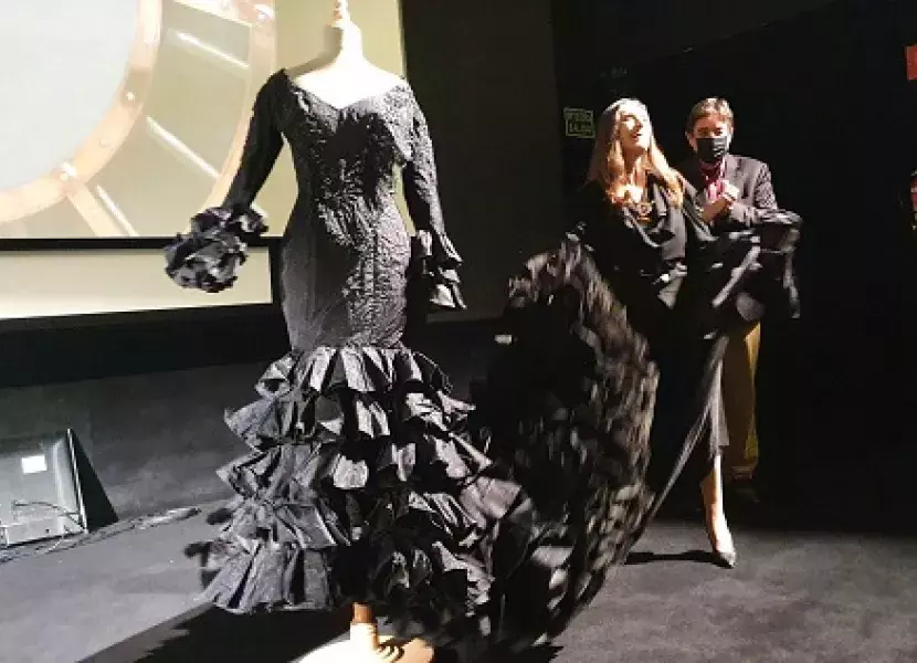 Ángela Molina entrega un vestido como legado