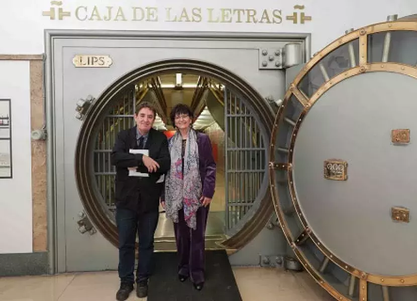 Ángeles Mora junto a Luis García Montero