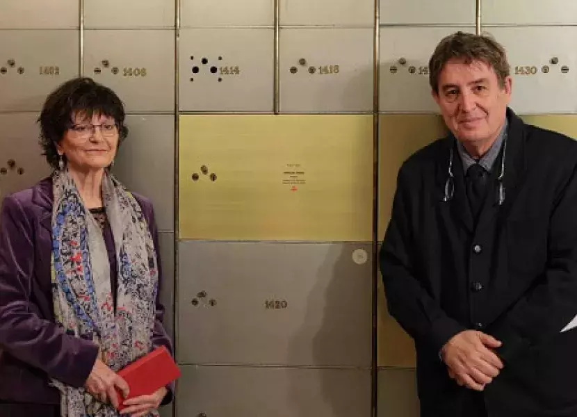 Ángeles Mora junto a Luis García Montero
