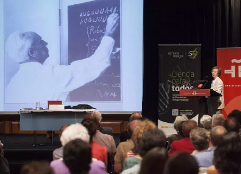 La bioquímica Margarita Salas durante un momento de su conferencia