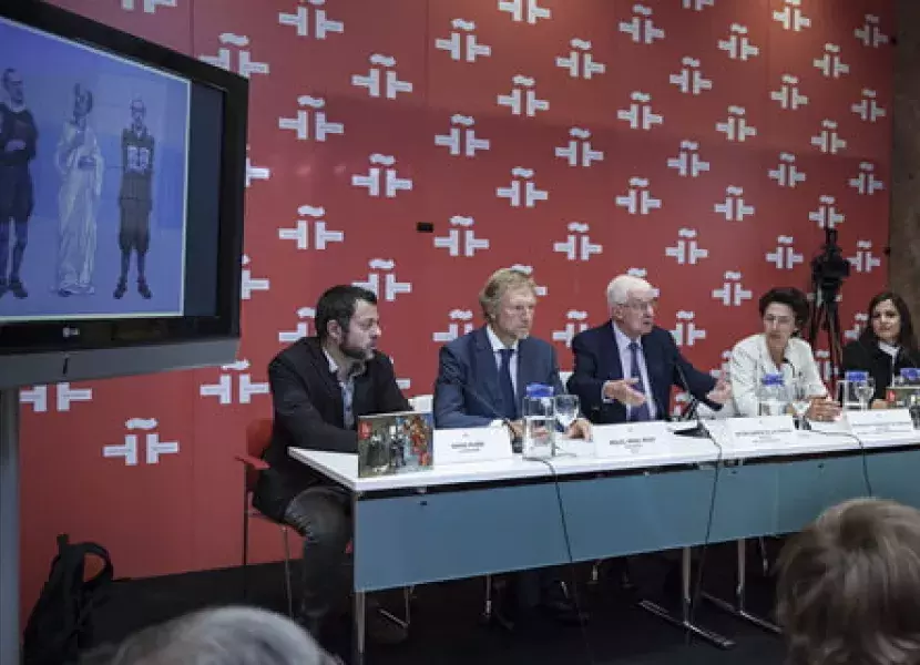 Presentación de la exposición a los medios informativos