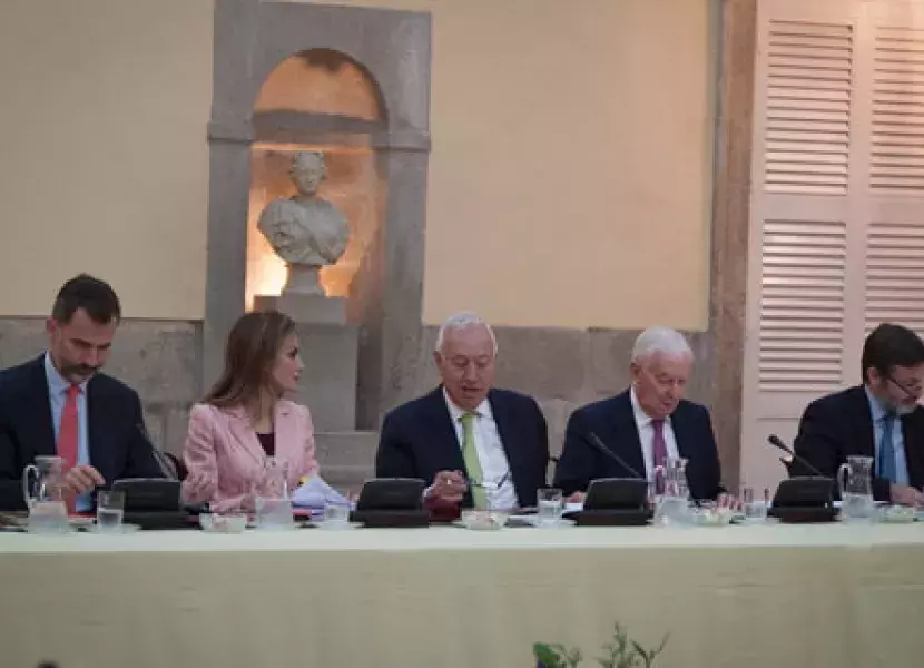 Los Reyes de España junto con algunos de los participantes