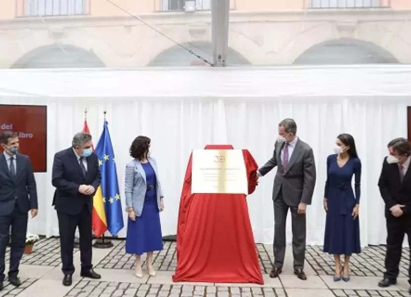 El Rey desvela una placa conmemorativa
