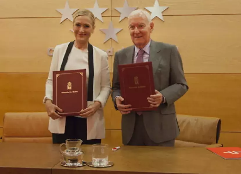 La presidenta de la Comunidad de Madrid y el director del Instituto Cervantes