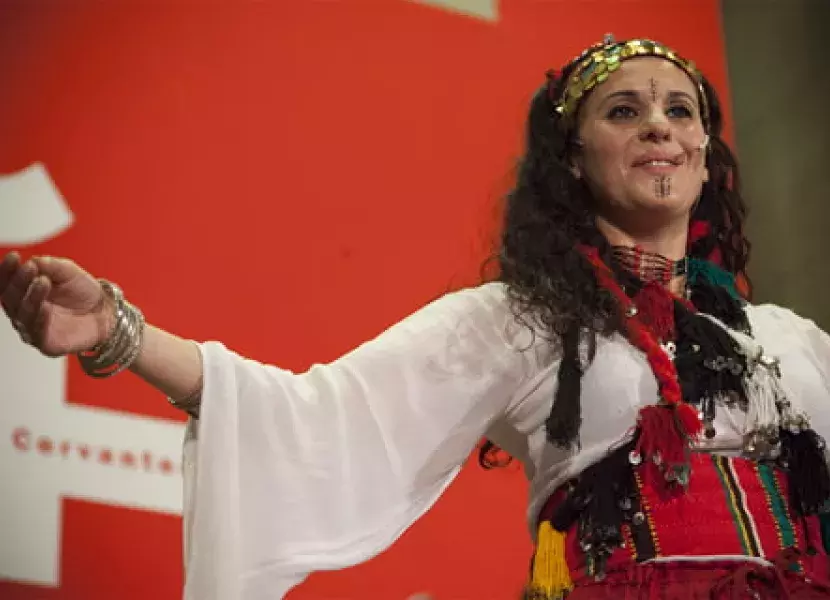 Bailarina del grupo Ifri