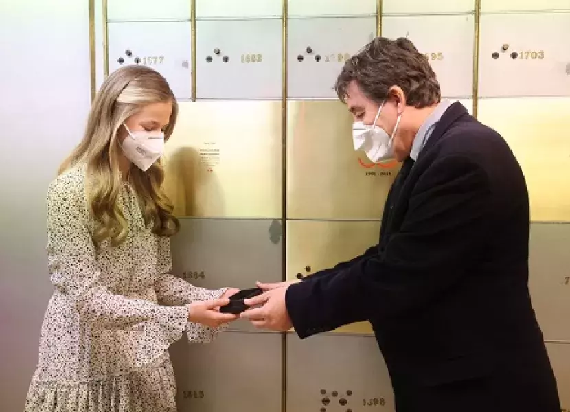 García Montero entrega a la Princesa Leonor la llave simbólica