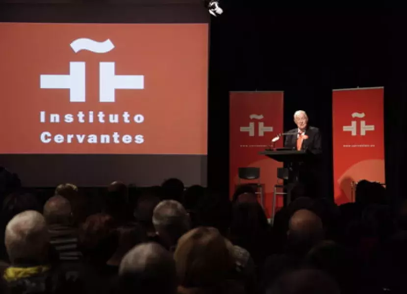 Victor García de la Concha dedica unas palabras a los asistentes