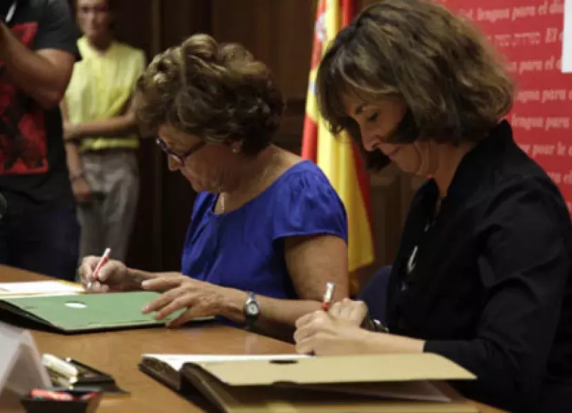Carmen Caffarel, directora del Instituto Cervantes, y Berta Fraguas, directora general de la Fundación Comité Español de los Colegios del Mundo Unido (CMU)