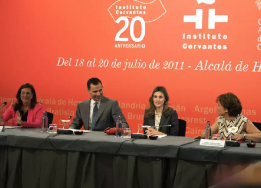 Soraya Rodríguez, acompañada por Don Felipe, Príncipe de Asturias; Doña Letizia, Princesa de Asturias; y Carmen Caffarel.