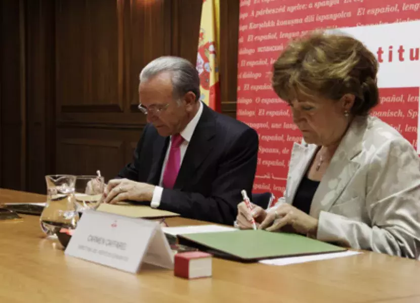 firman el acuerdo por el que la entidad catalana pasa a formar parte del Círculo de Amigos del Instituto Cervantes.