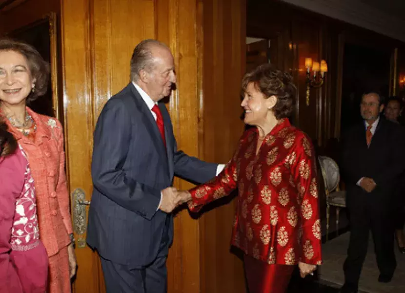 La directora del Instituto Cervantes, Carmen Caffarel, es recibida por Sus Majestades los Reyes