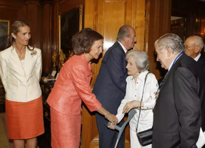 Llegada al Palacio de la Zarzuela de los escritores Ana María Matute y Antonio Gamoneda