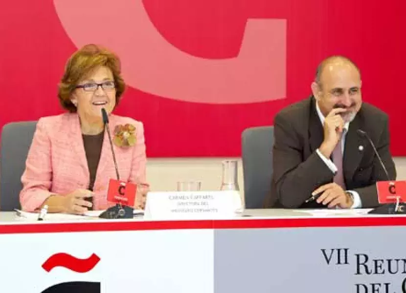 La directora del Instituto Cervantes, Carmen Caffarel, junto a Ignacio Gavira Tomás, director general de la Fundación Comillas