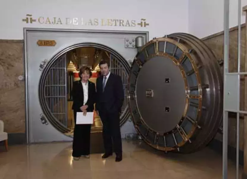 Carmen Caffarel, directora del Instituto Cervantes, junto a Ángel Agudo San Emeterio