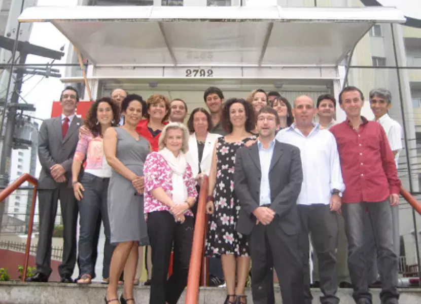 La escritora Nélida Piñón y la directora del Instituto, Carmen Caffarel, junto a los participantes