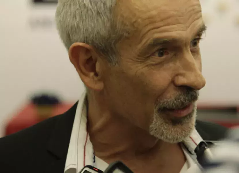 Víctor Ullate atiende a los medios de comunicación